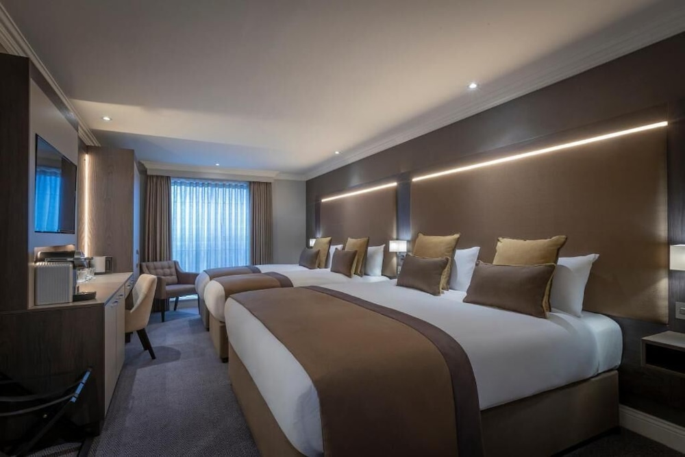 Superior Quadruple Room - Photo 1