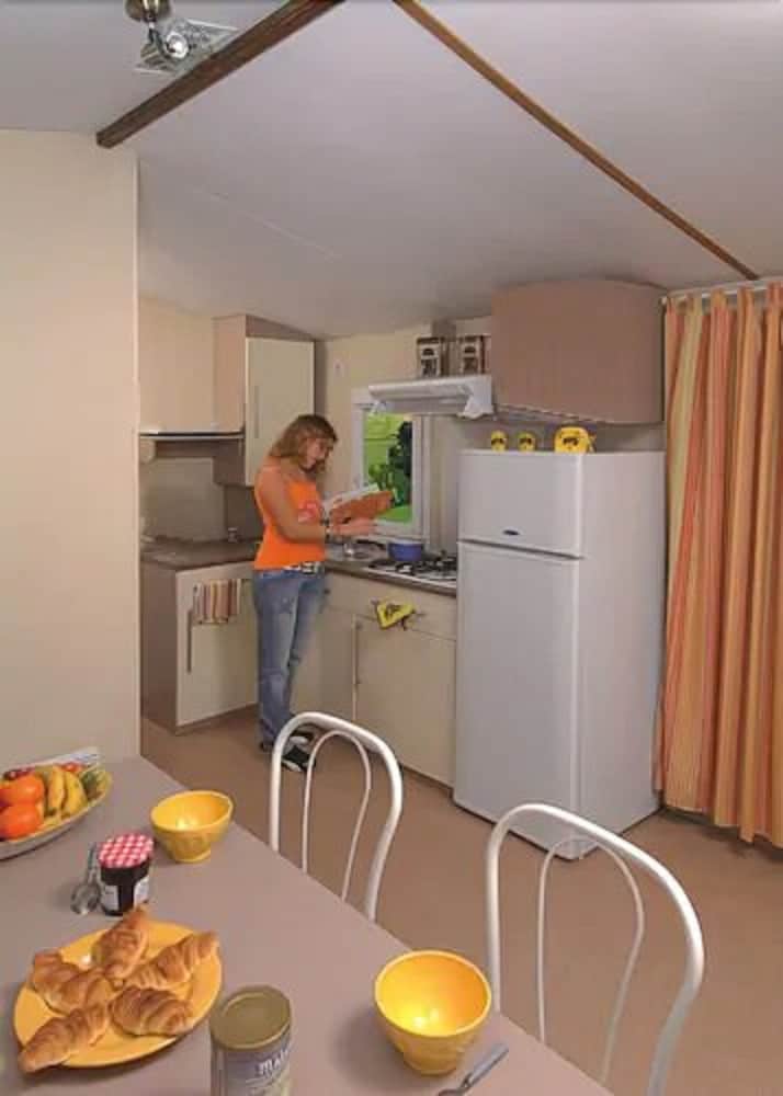 Club Mobile Home, 2 Bedrooms (Le Wapiti) photo 2