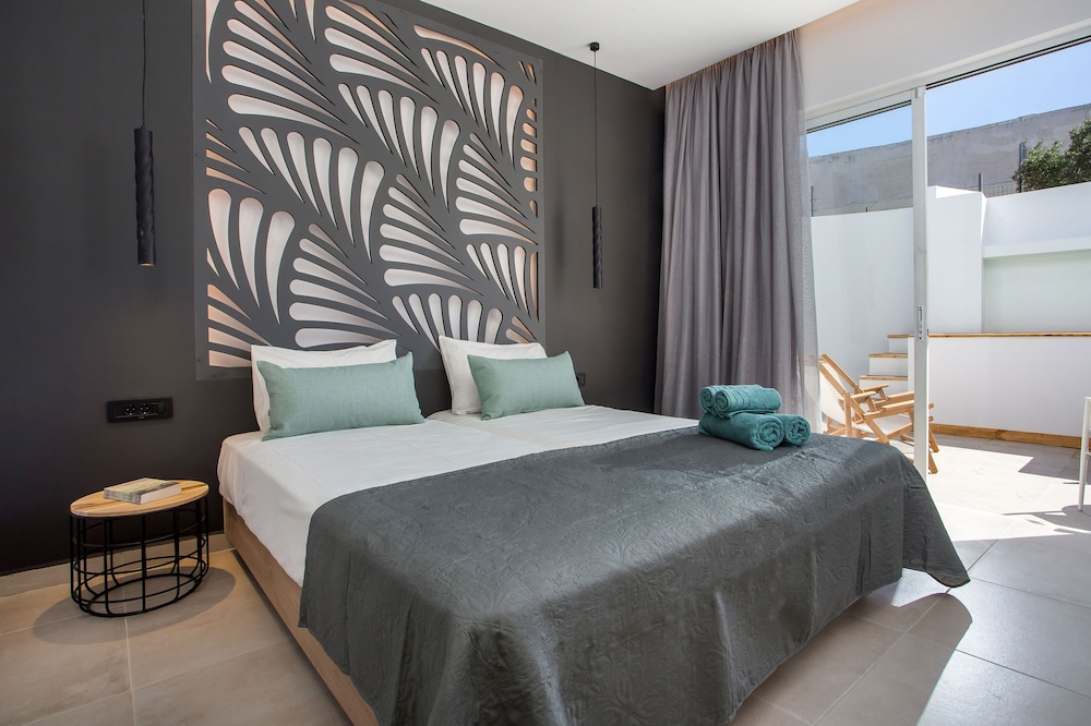 Junior Studio Suite, Pool View