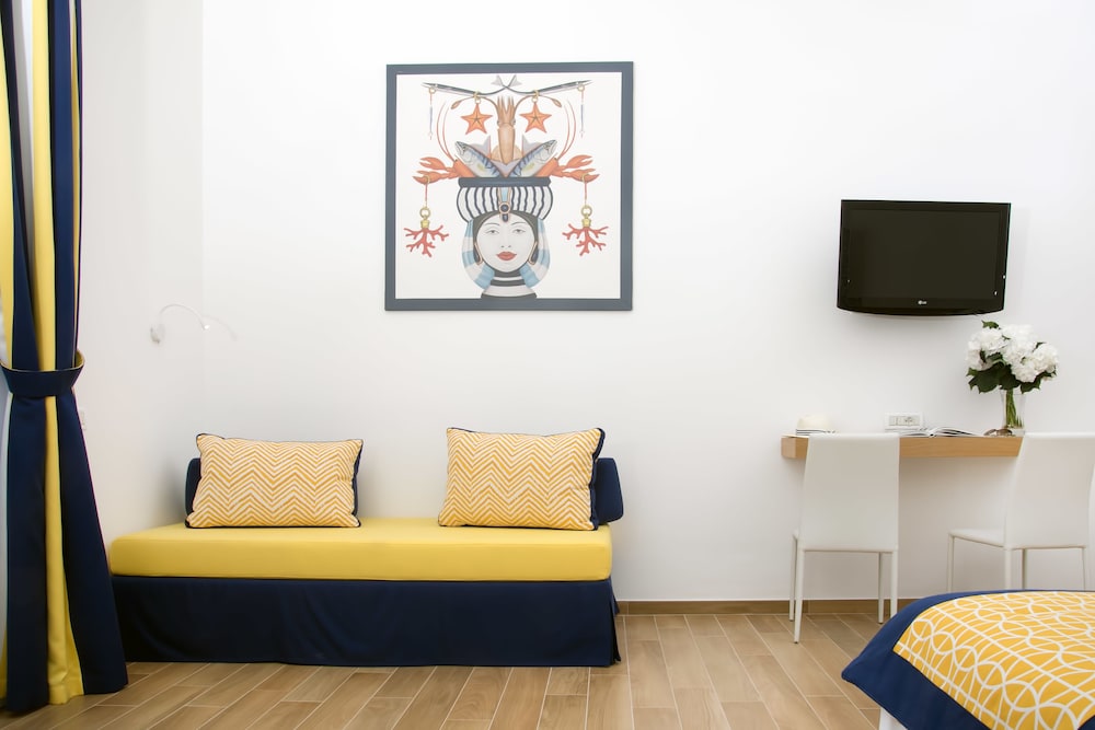 Superior Triple Room, Terrace, Sea View - Photo 1