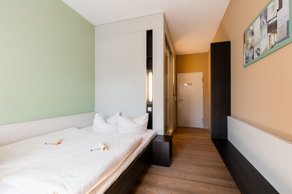 Basic Double Room photo 2