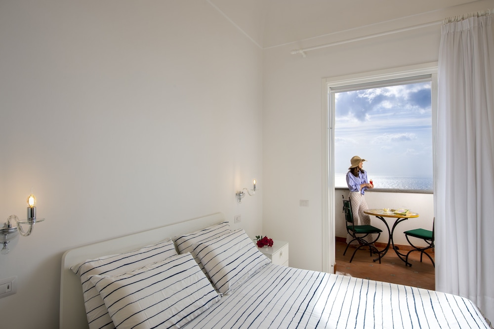 Junior Studio Suite, 1 Bedroom, Balcony, Sea View (Luxury) photo 3
