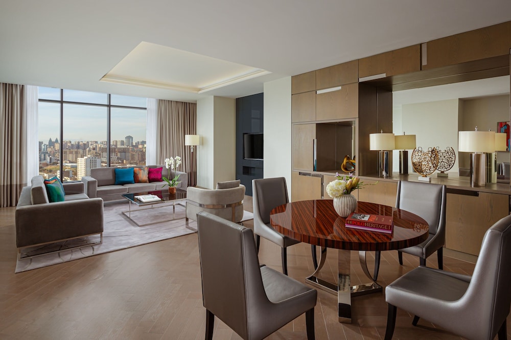 Executive Suite, 1 King Bed - Photo 3