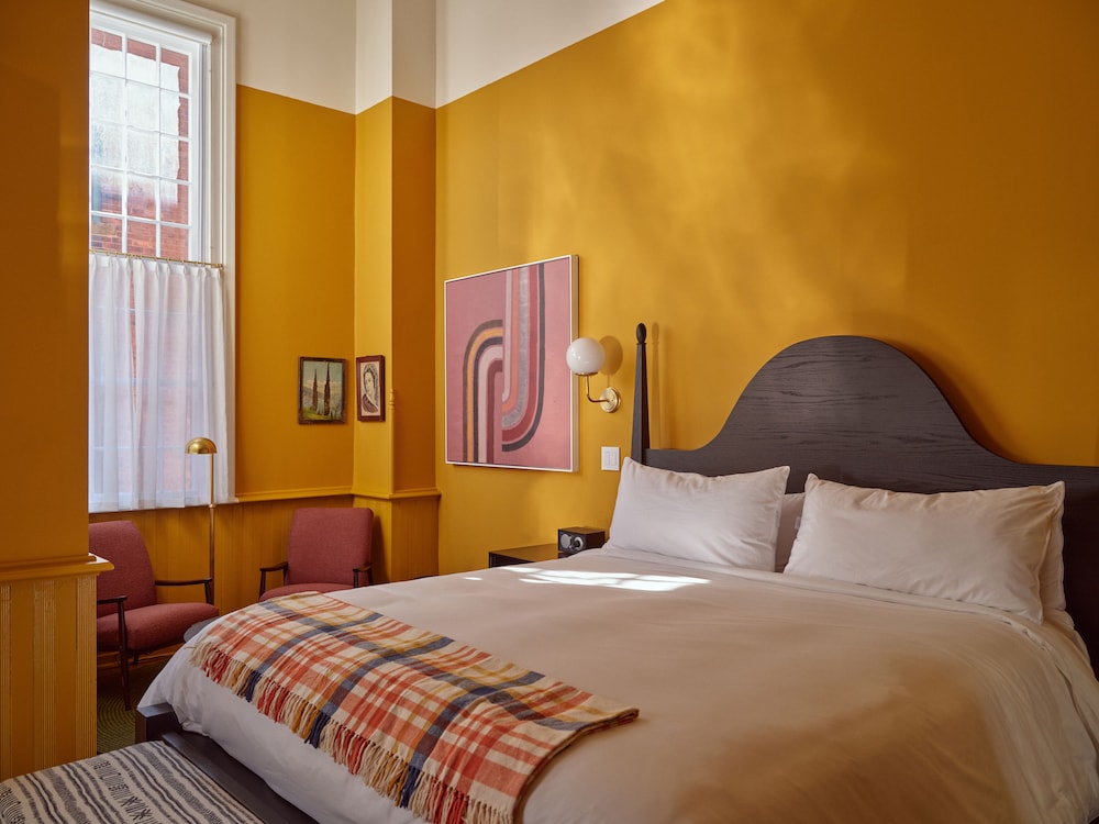 Superior Room, 1 King Bed photo 1