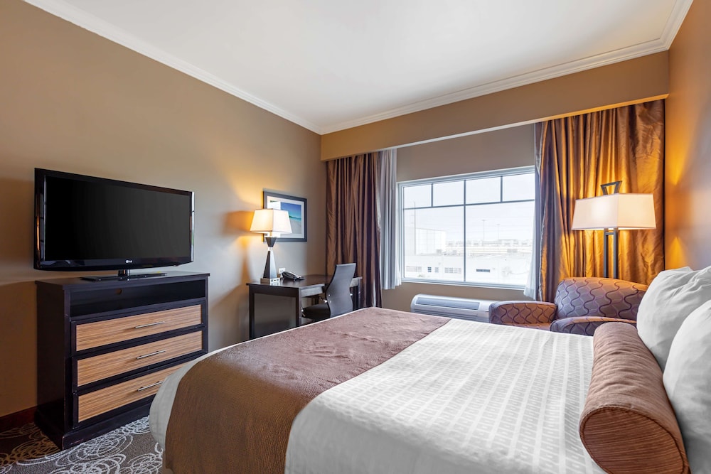 Standard Room, 1 King Bed, Refrigerator & Microwave - Photo 1
