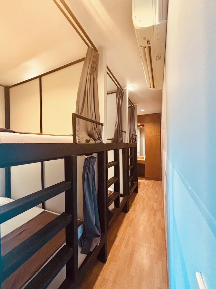 6 Bed Mixed Dormitory Room photo 1