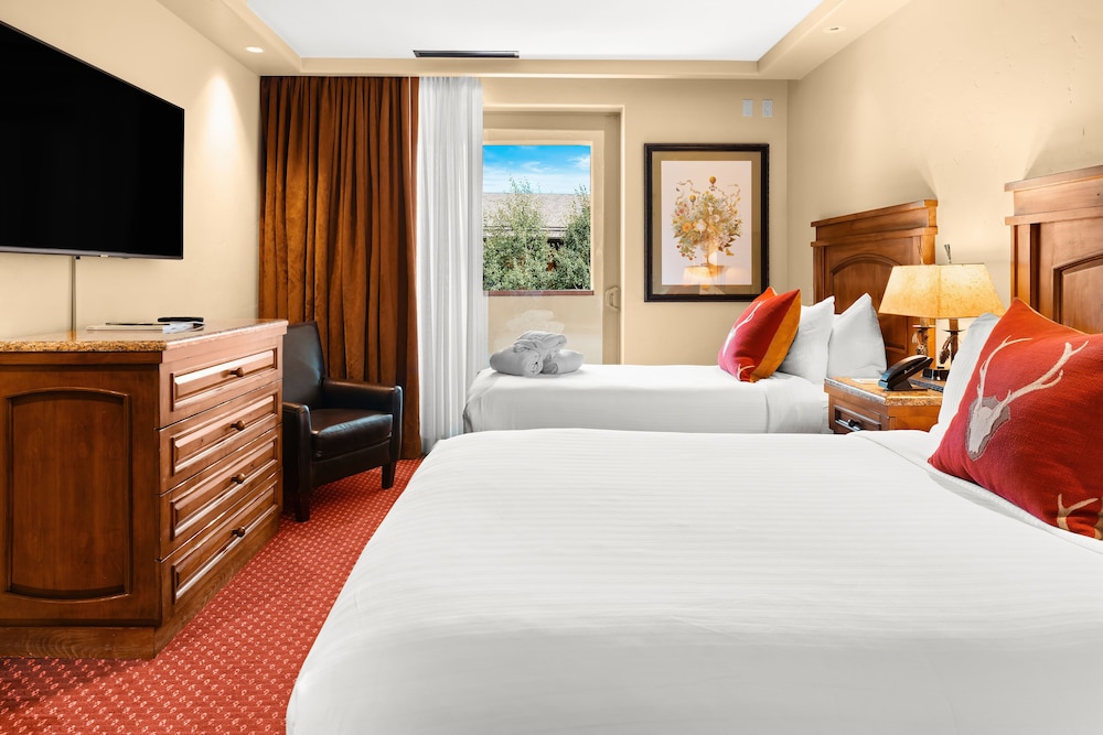 Standard Room, Multiple Beds - Photo 1