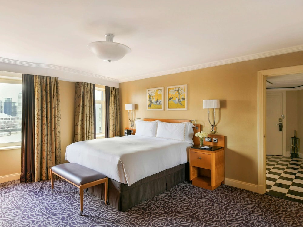 Suite, 1 King Bed With Sofa Bed, River View