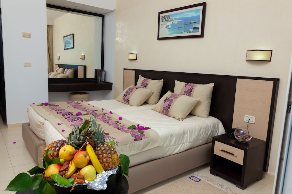 Superior Room, Sea View (with jacuzzi) photo 2