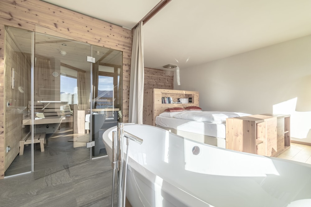 Suite (Awsome) photo 3