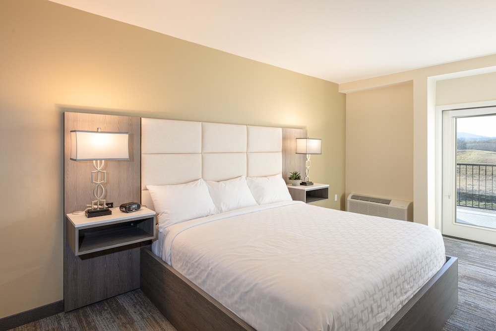 Classic Room, 1 King Bed photo 1