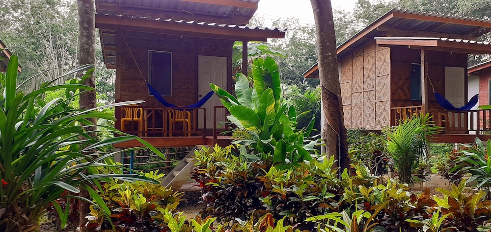 Basic Bungalow photo 2