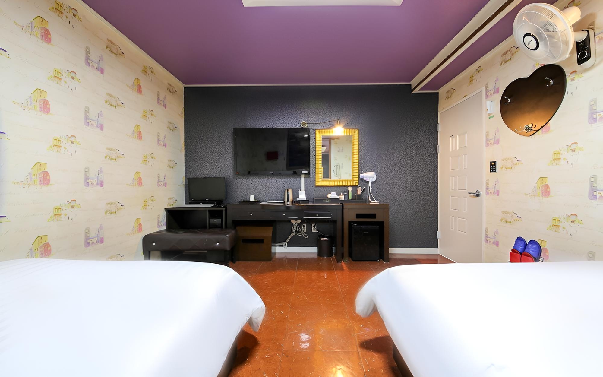 Room (Twin) photo 2