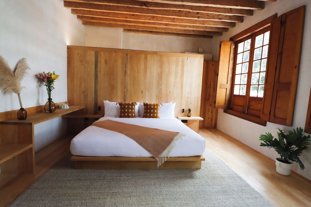 Grand Room, Balcony, City View