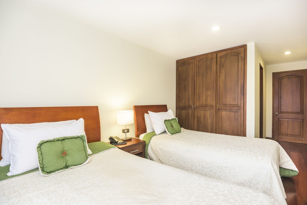Room, 2 Double Beds - Photo 1