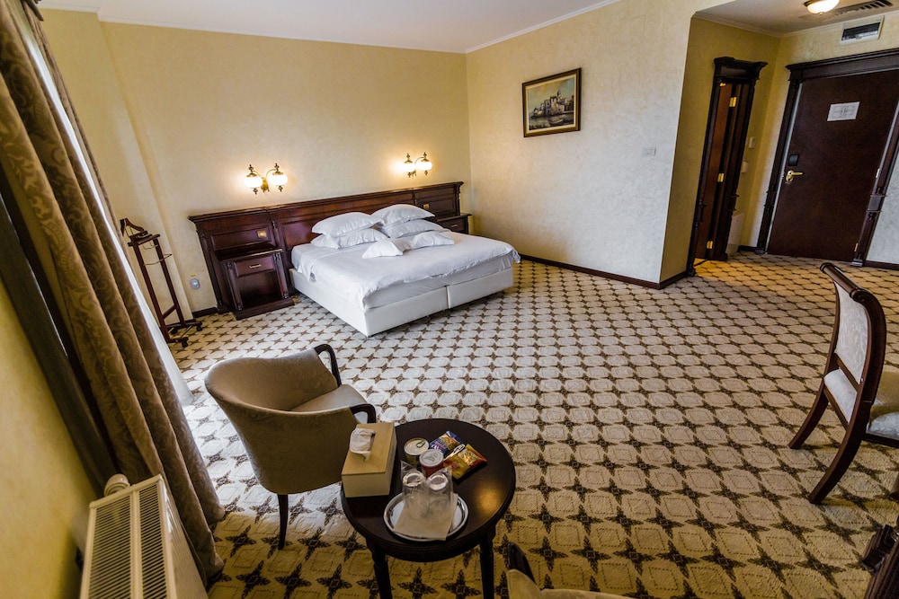 Queen Room, 1 King Bed photo 1