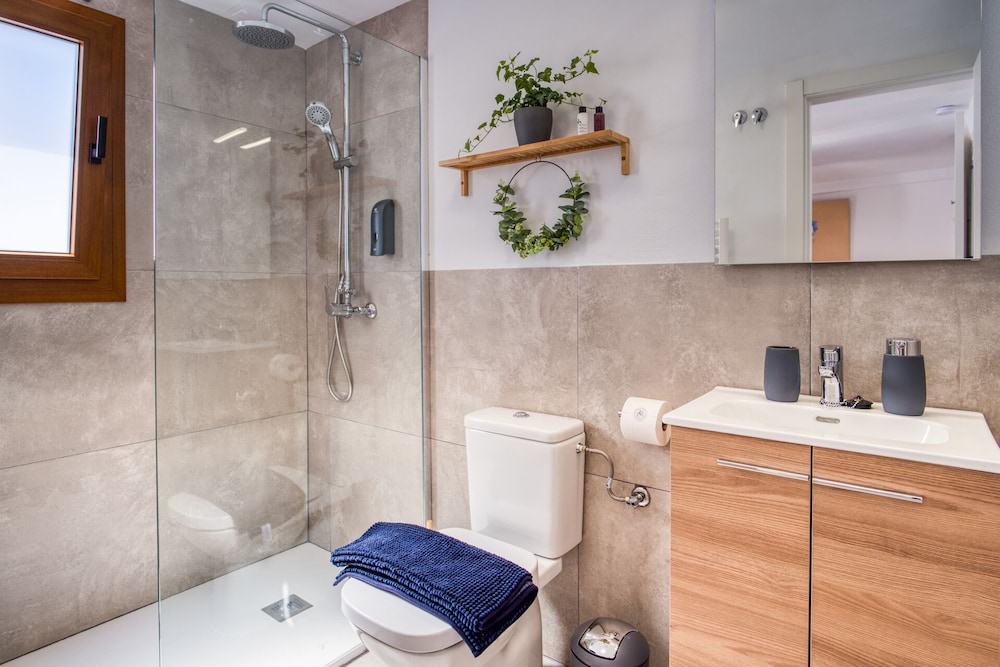 Standard Double Room, Ensuite (102 & 202) - Photo 6