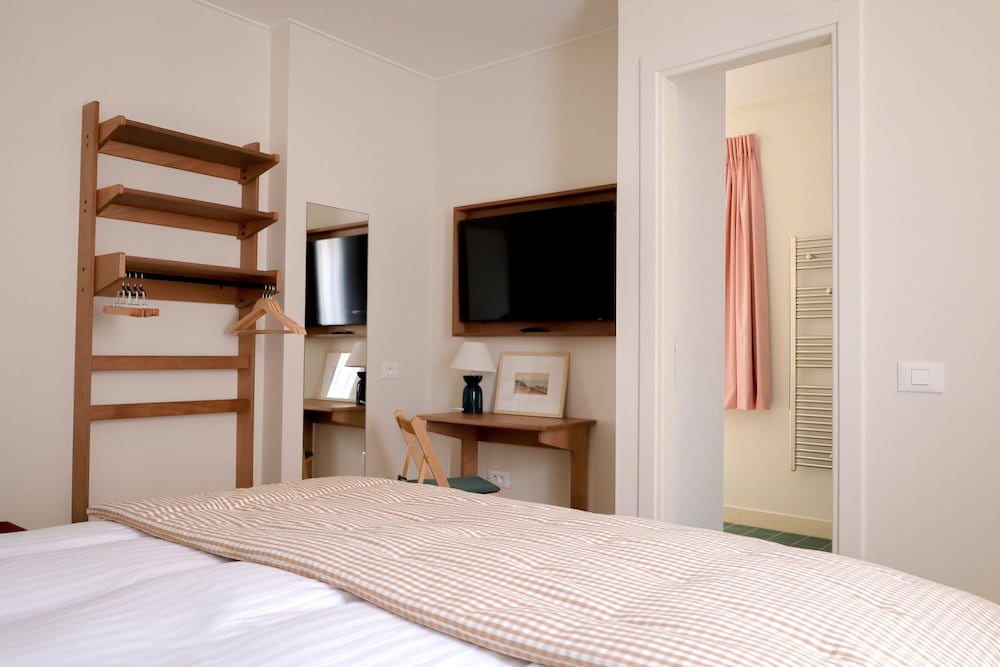 Superior Double or Twin Room - Photo 6