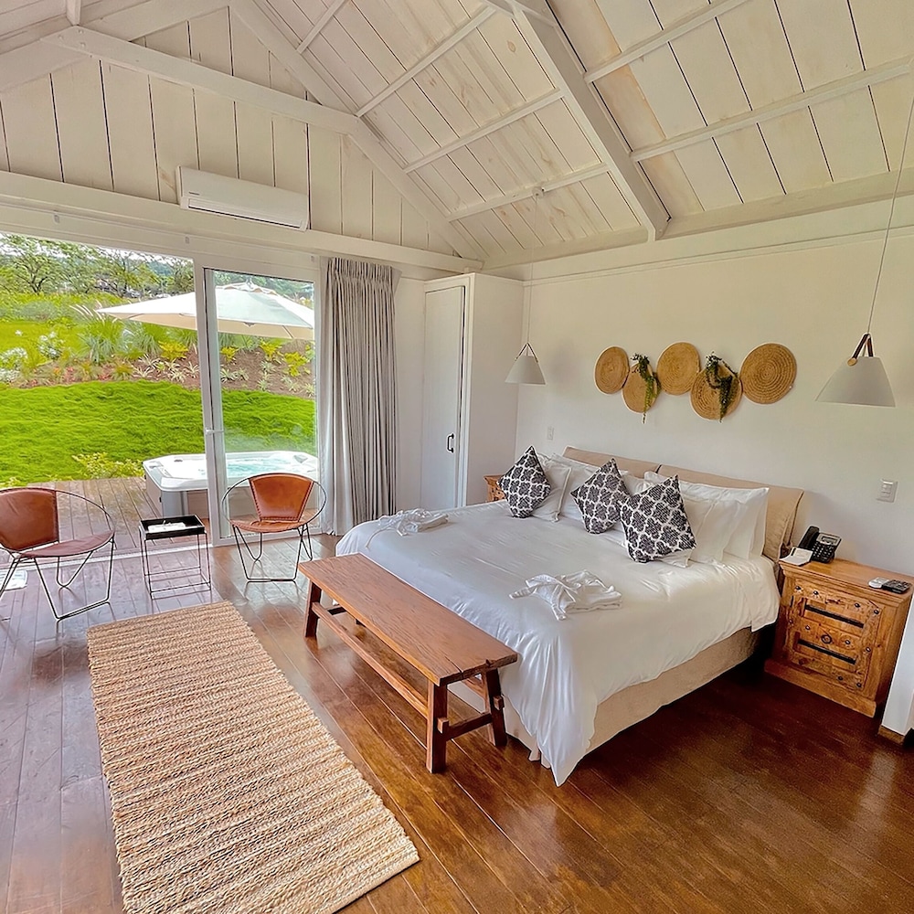 Panoramic Cabin, 1 King Bed, Hot Tub, Mountain View photo 1