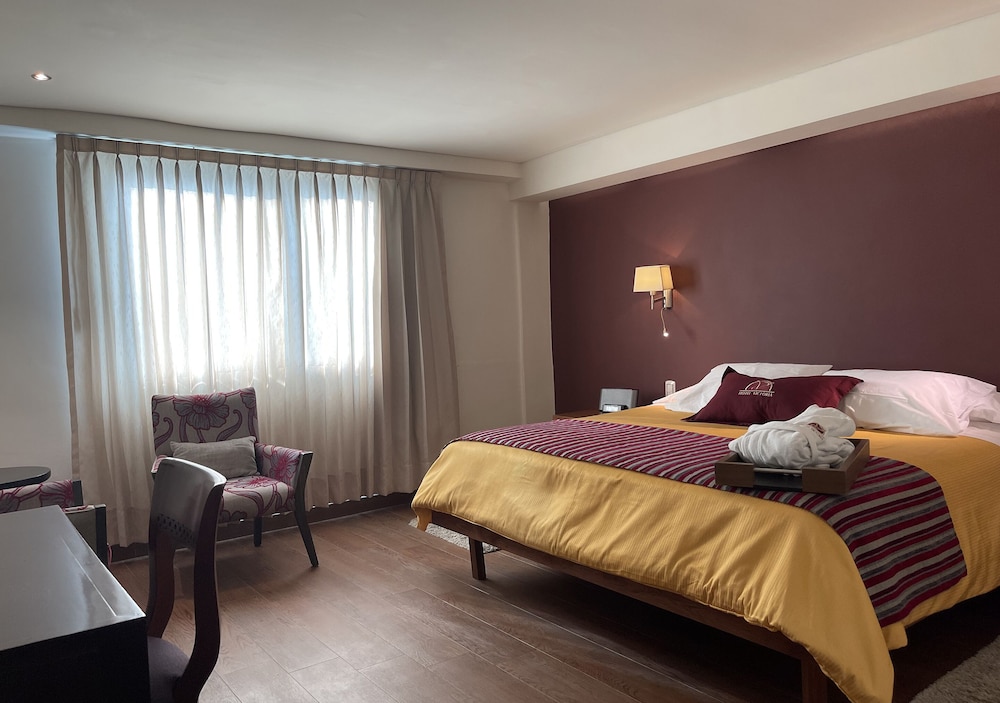 Deluxe Studio Suite, 1 King Bed