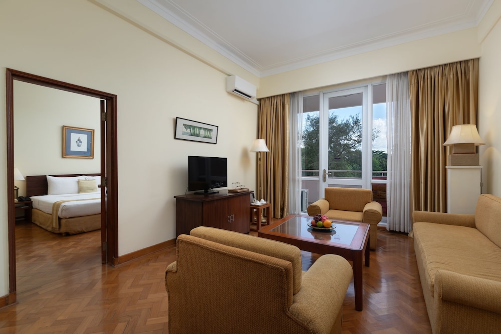 Suite, 1 King Bed photo 3