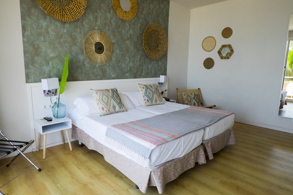 Standard Double Room Single Use, Balcony photo 2