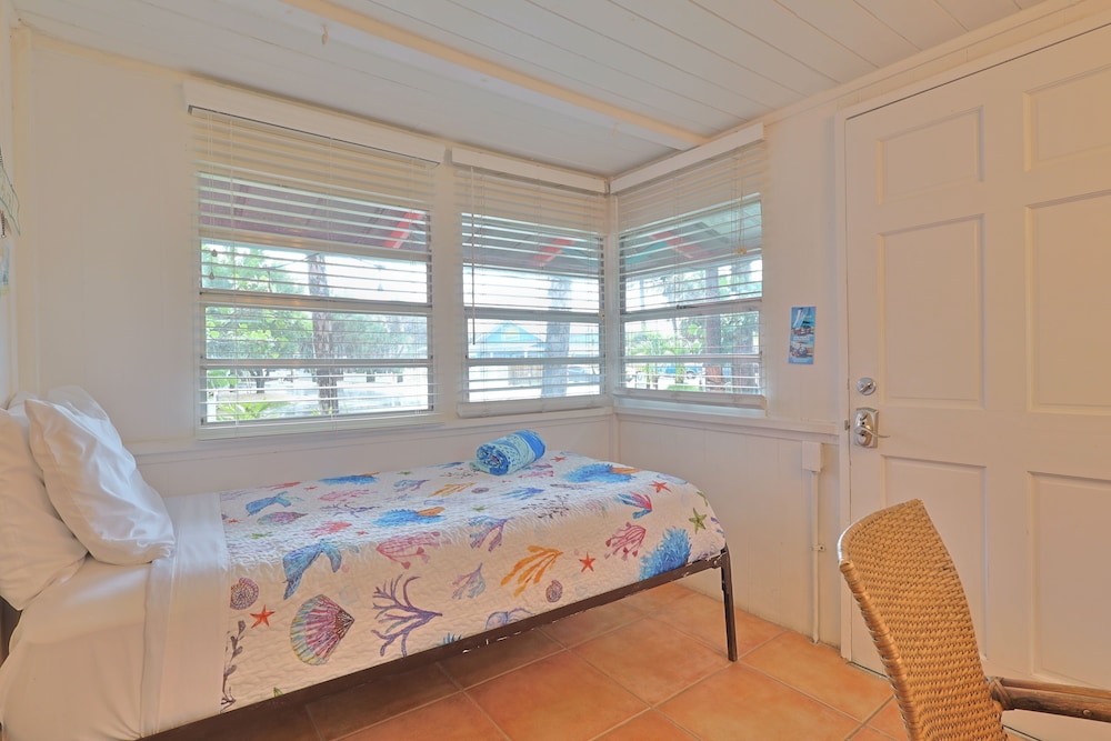 5302 Avenida Navarra, Siesta Key, FL W/jacuzzi