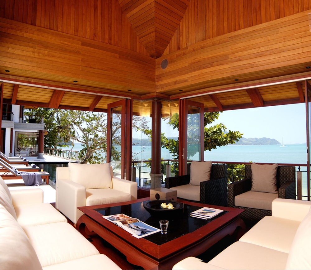 6 Bedroom Suites Retreat Villa photo 2
