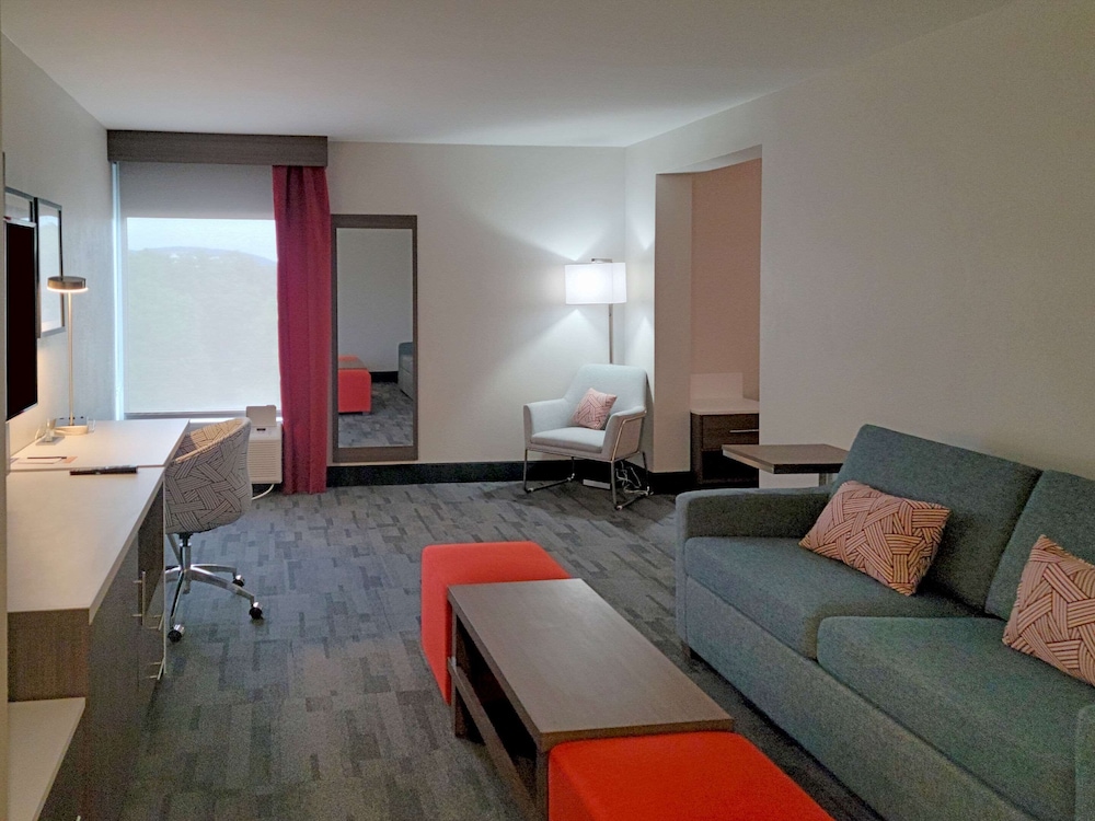 Suite, Multiple Beds, Non Smoking - Photo 3