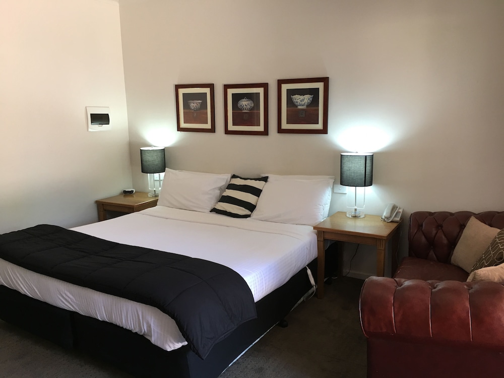 Deluxe King Room photo 1
