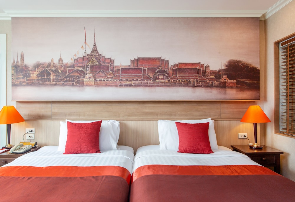 Suite, 2 Twin Beds, River View (Royal Thai Suite) thumbnail 6