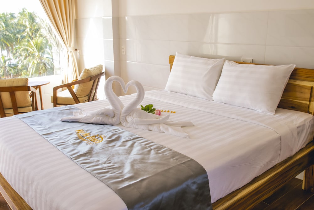 Deluxe Room, 1 Queen Bed, Balcony, Sea View photo 2