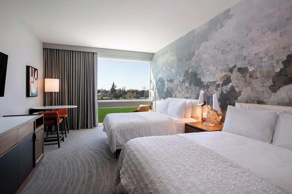 Classic Room, 2 Queen Beds (Mobility Accessible, Tub)