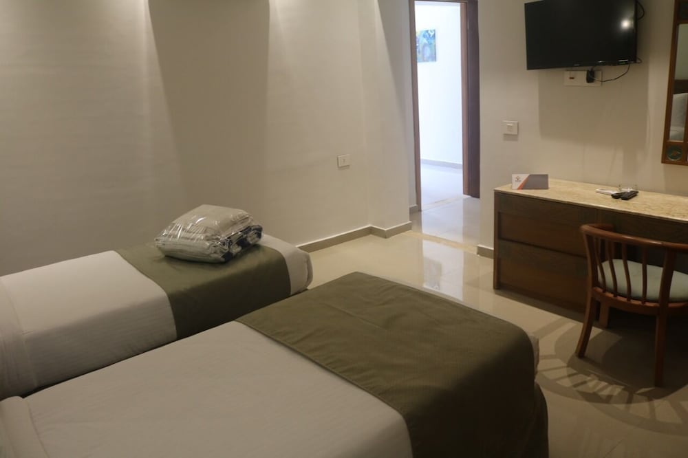 Suite, 2 Bedrooms - Photo 24