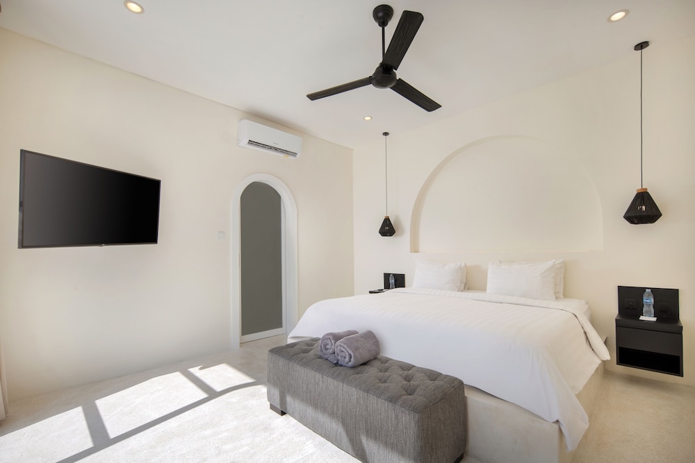 Luxury Villa, 2 Bedrooms, Pool View - Photo 11
