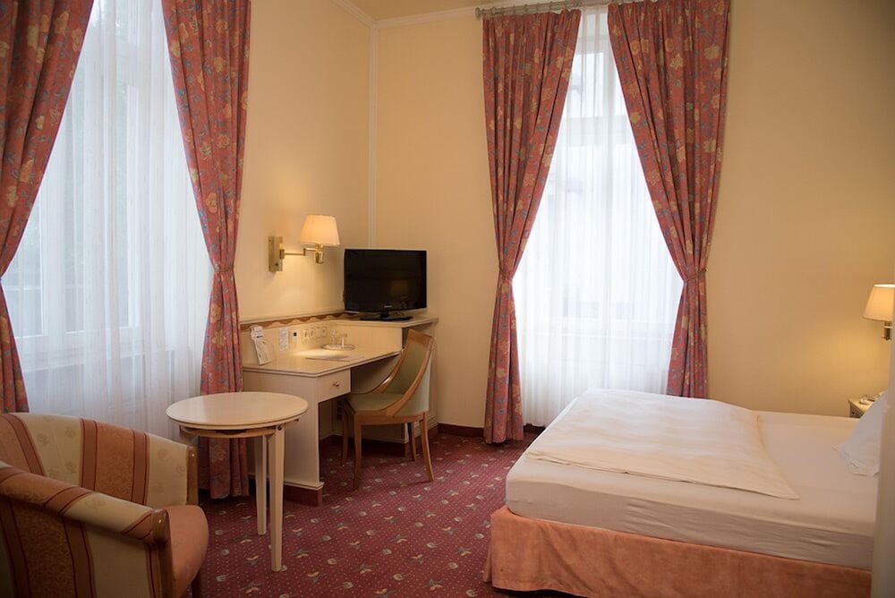 Standard Queen Room photo 2
