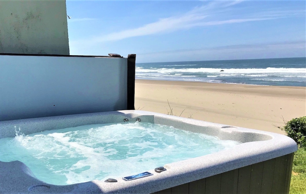 Duplex, 2 Bedrooms, Hot Tub, Oceanfront (Beach Access) photo 2