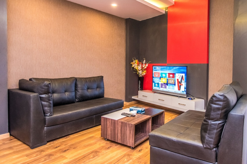 Deluxe Apartment, 3 Bedrooms, Kitchenette, City View photo 1