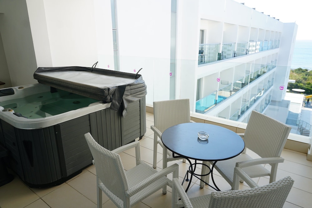 Grand Suite, Sea View - Photo 8