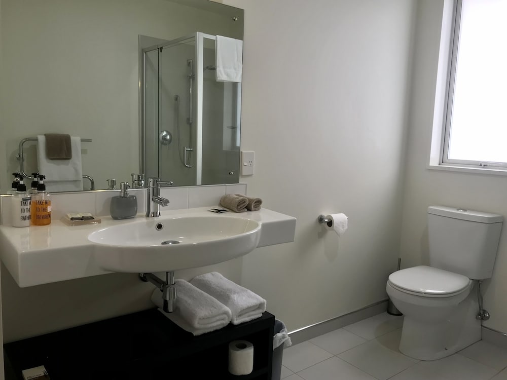 Deluxe Suite, 1 Bedroom - Photo 9