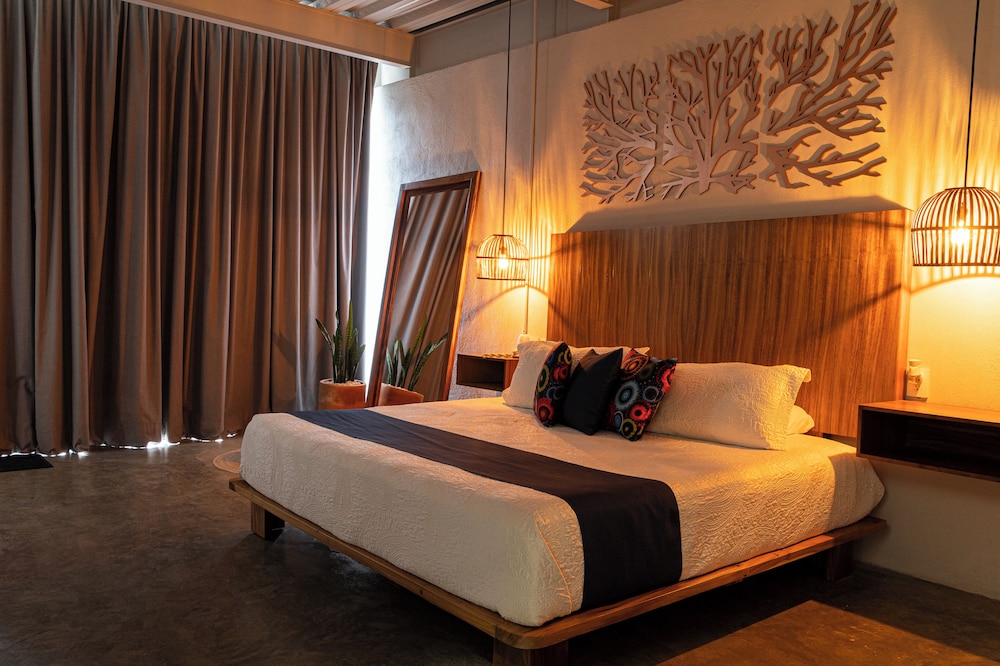 Superior Room, 1 King Bed, Jetted Tub
