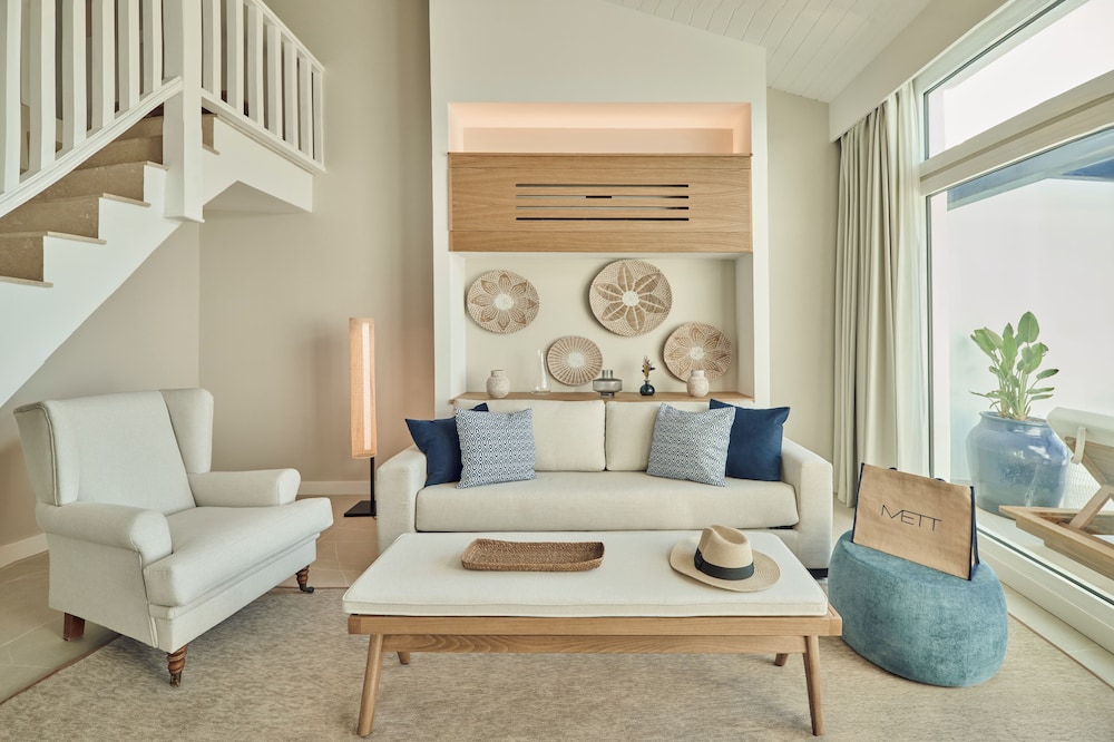 Sea view Mezzanine Suite thumbnail 5