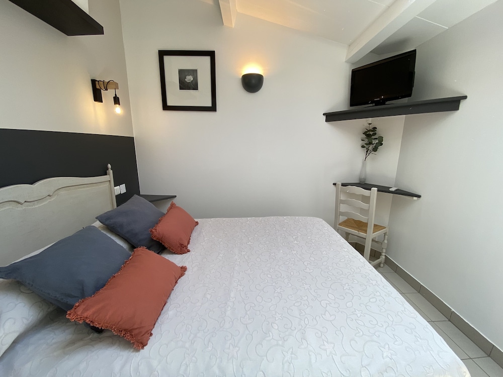 Family Room - Photo 6