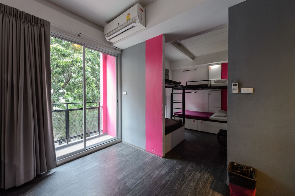 Bed in 8 bed Mixed Dormitory Room photo 1