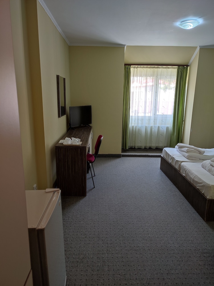Standard Triple Room photo 2