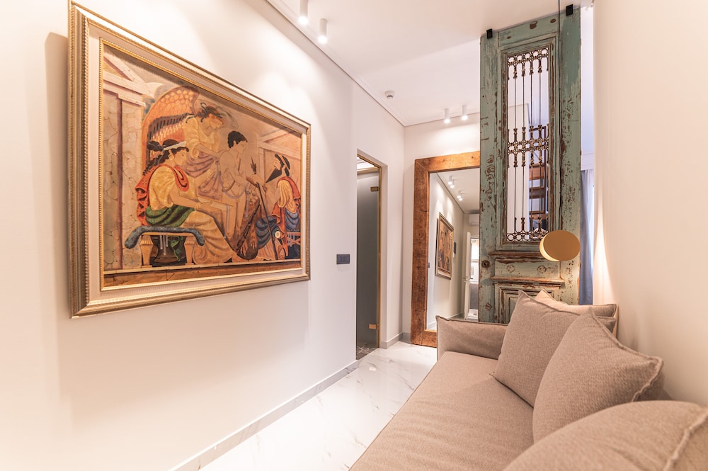 Luxury Apartment - Photo 11