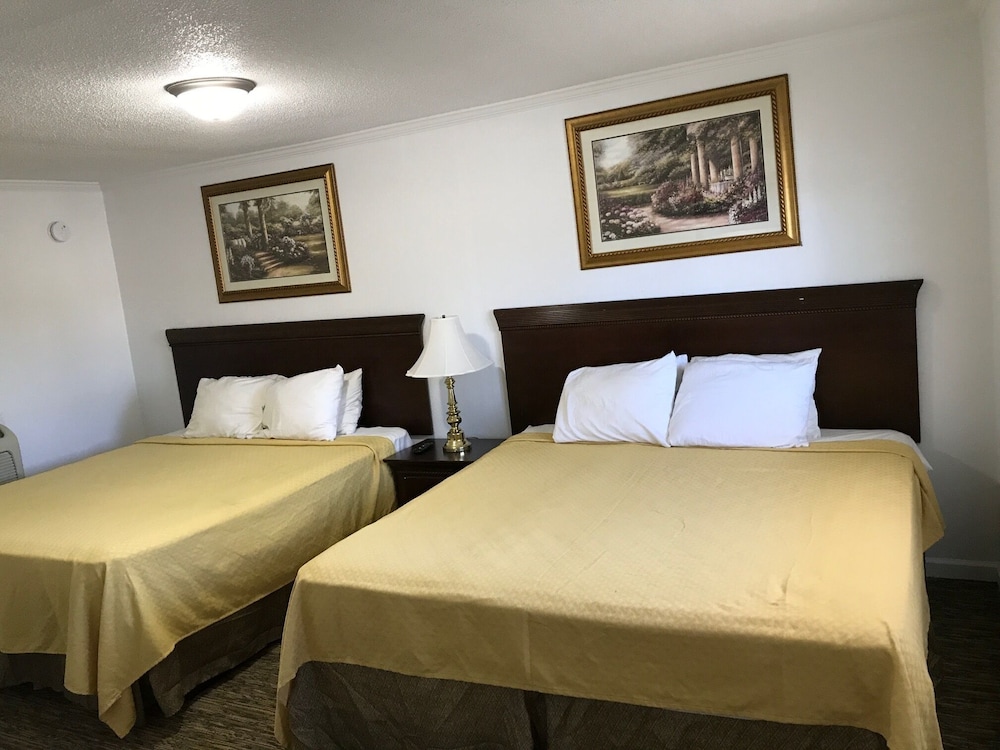 Room, 2 Queen Beds, Non Smoking photo 1