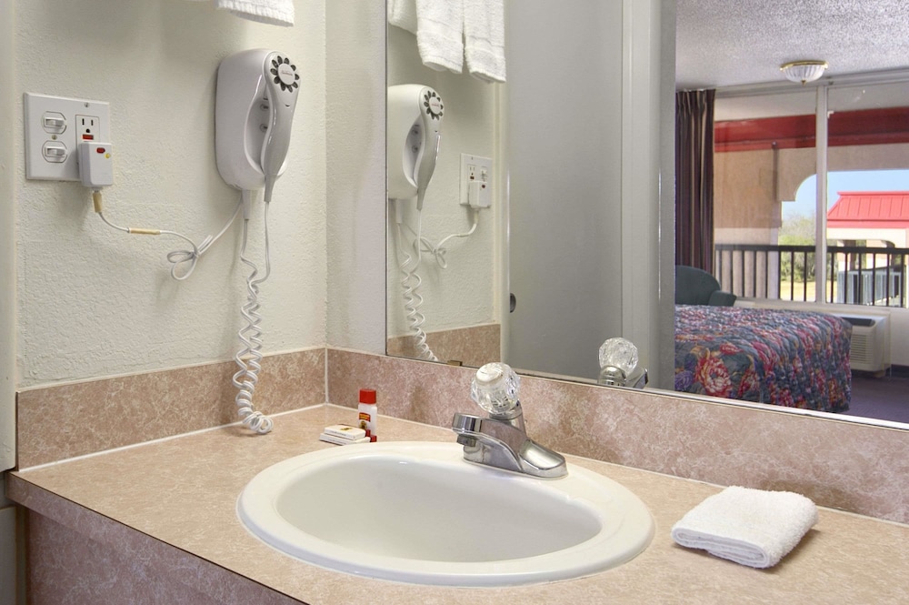 Room, 2 Double Beds, Accessible - Photo 2