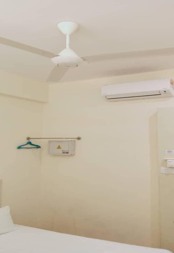 Standard Twin Room - Photo 5