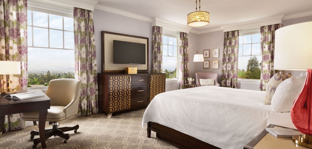 Signature Room, 1 King Bed, Bay View - Photo 1